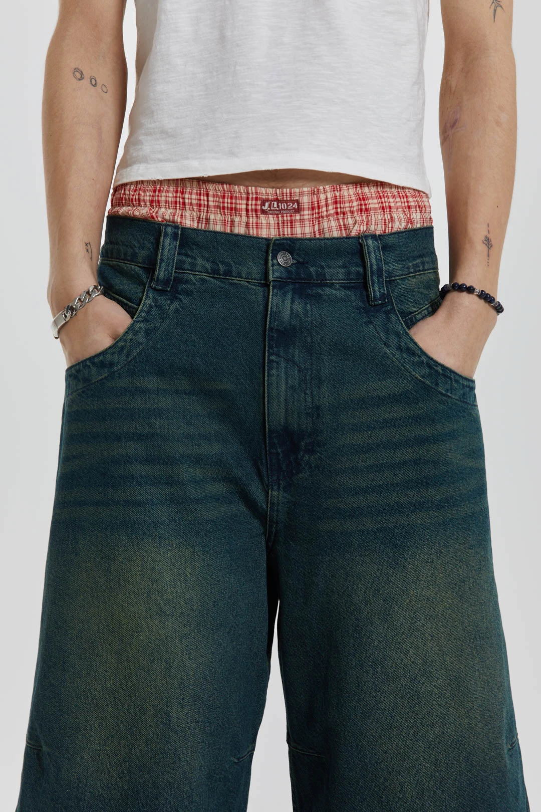 Axle Sandblast Denim Jorts - Image 5